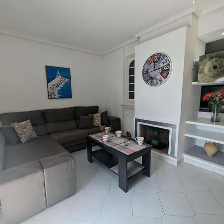 Traditional Two Bed In Tv18 * Torrevieja