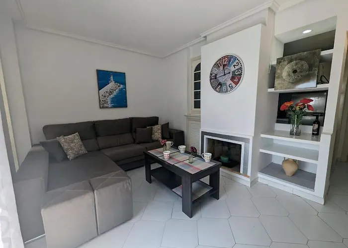 Traditional Two Bed In Tv18 * Torrevieja